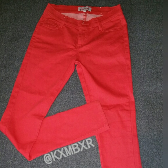 🎀 Red skinny jeans/pants. 🎀