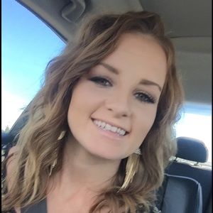 Meet your Posher, Becca