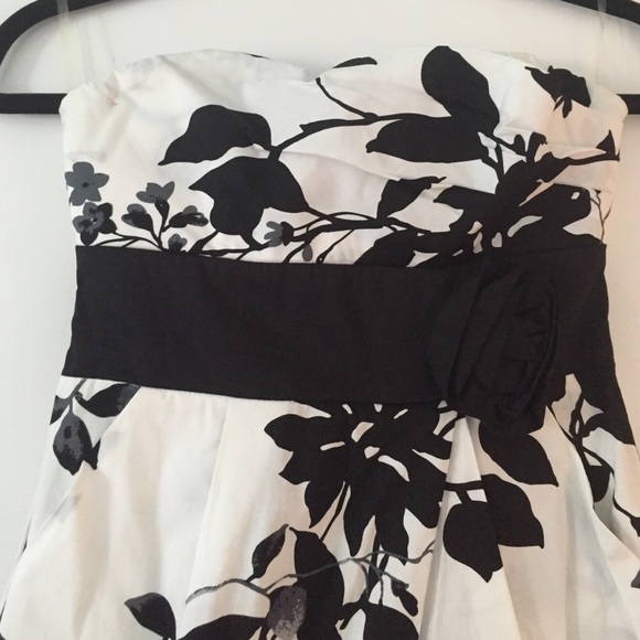 Floral strapless dress - Picture 2 of 3