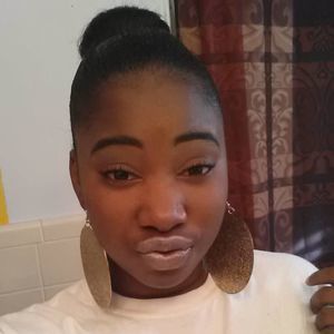 Meet your Posher, Desiree'