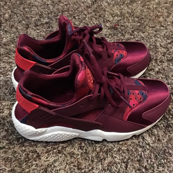Nike Shoes - Nike NEW womens Huaraches DEADSTOCK