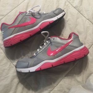 Sz 5 youth Nike dual fusion tr3