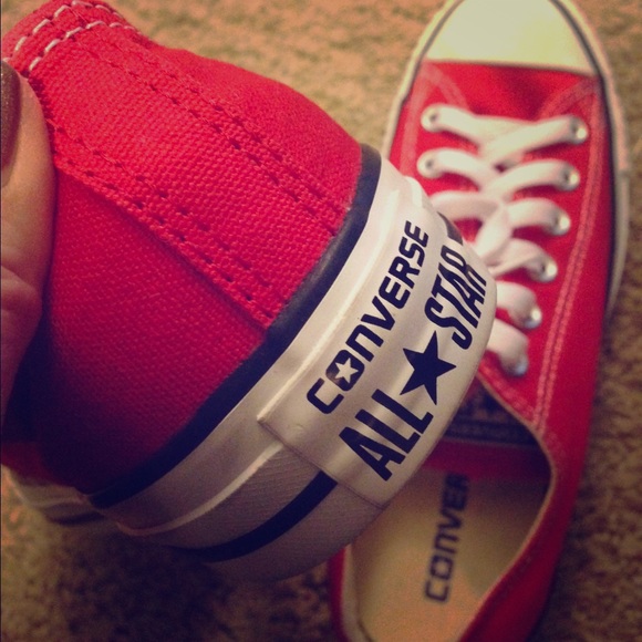 CONVERSE ❤️ shoes size 8
