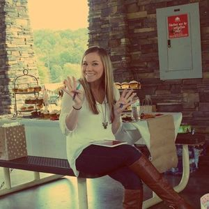 Meet your Posher, Stephanie