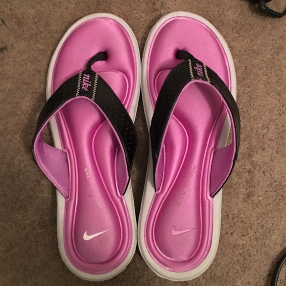 Nike gel flip flops