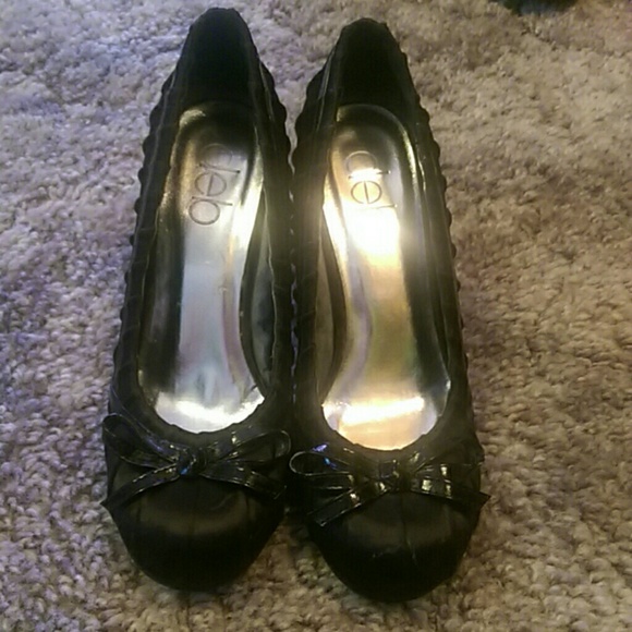 Heels - Picture 2 of 4