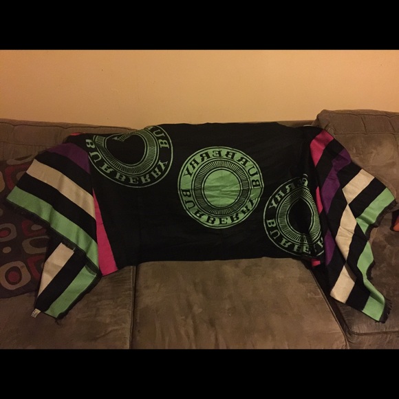 Burberry scarf - Picture 1 of 1