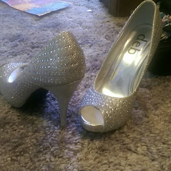 Heels - Picture 3 of 4