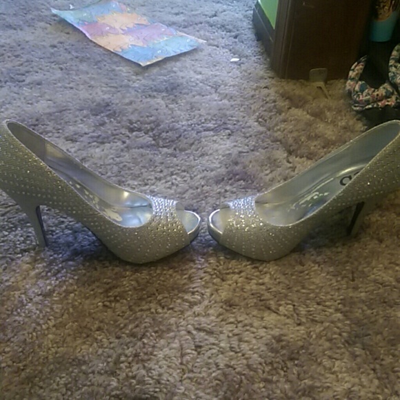 Heels - Picture 4 of 4