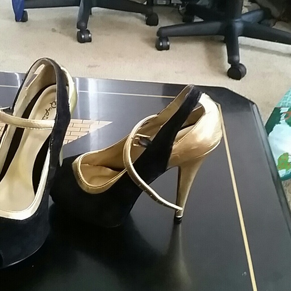 Shoes - Picture 2 of 3