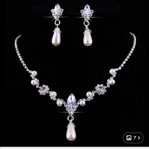 Foux perl set with rhinestones