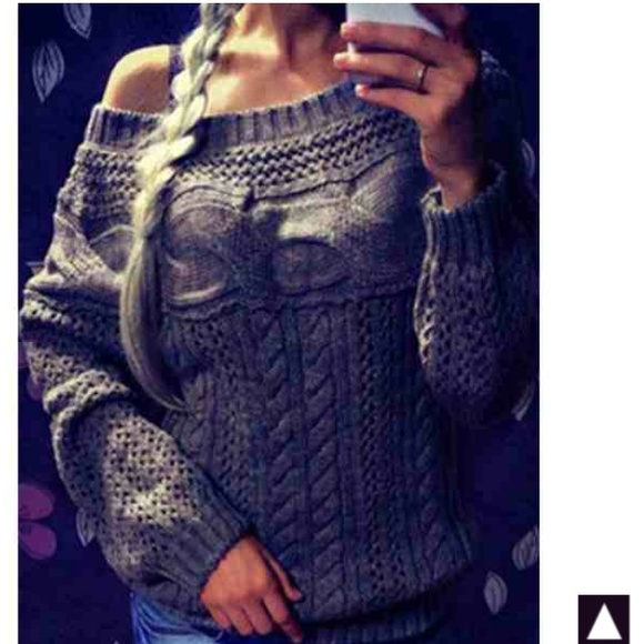 SALE!!🆕🎉Gray boat neck sweater🆕🎉