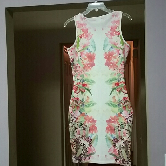 Guess Floral Bodycon Dress - Picture 2 of 4