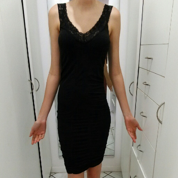 Tight black dress - Picture 2 of 3