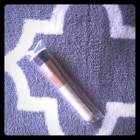 Ashley Sievert Foundation Brush BRAND NEW