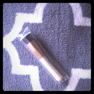 Ashley Sievert Foundation Brush BRAND NEW