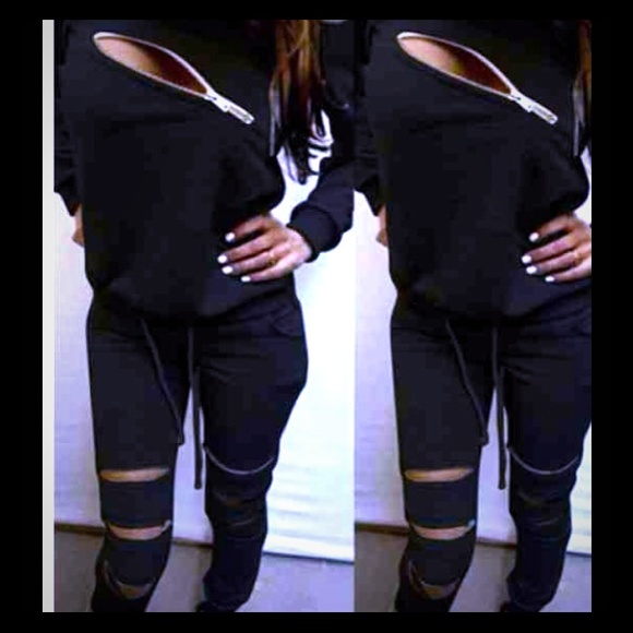 SALE! 🎉🆕Black zippered jump suit🆕🎉