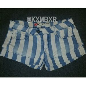 🎀 Striped jean shorts. 🎀