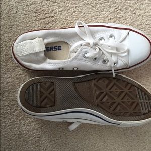 Women's size 6 White low top converse!!!