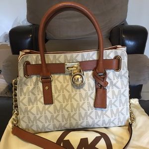 Michael Kors Hamilton medium size
