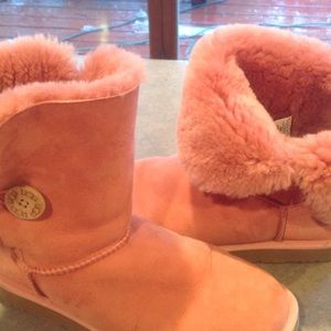 Ugg Bailey button