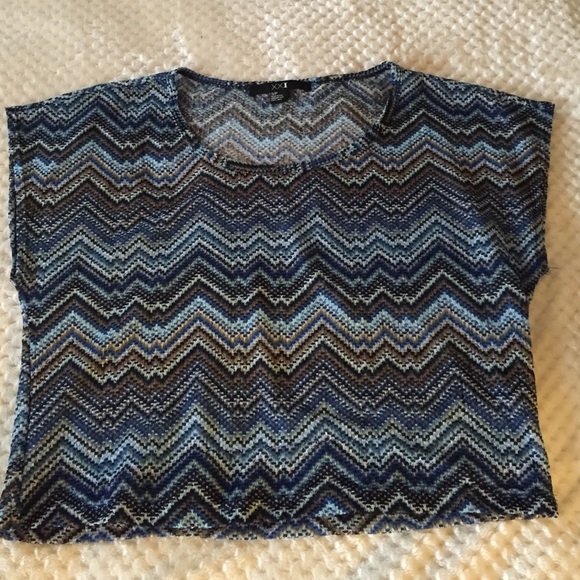 Cropped blouse. - Picture 1 of 1