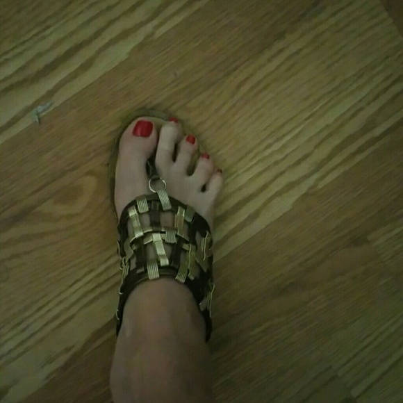 Sandle - Picture 2 of 3
