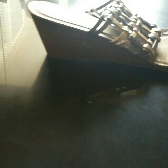 Sandle - Picture 3 of 3