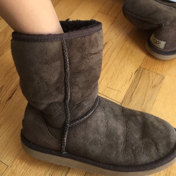 UGGS BROWN SIZE 6