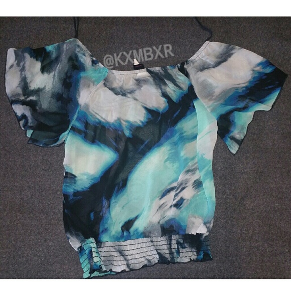 🎀 Sheer Wrapper top. 🎀 - Picture 2 of 3