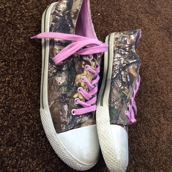 Realtree Camo & Pink Flat Tennies 💕