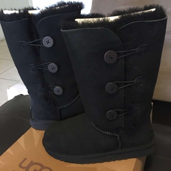 Ugg 3 button Bailey