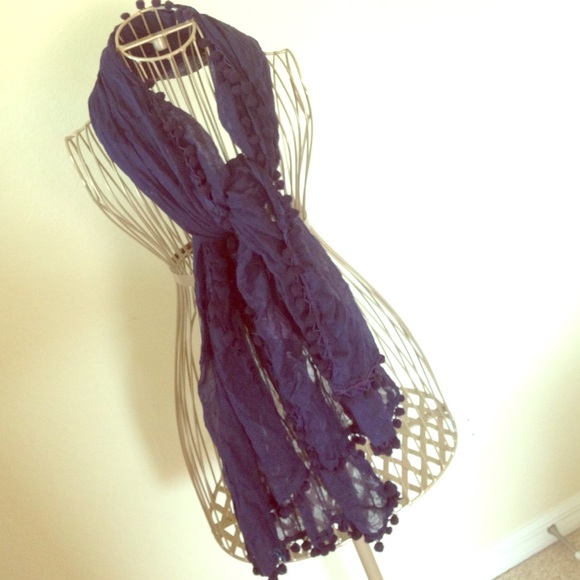 NWT pom pom scarf - NAVY BLUE