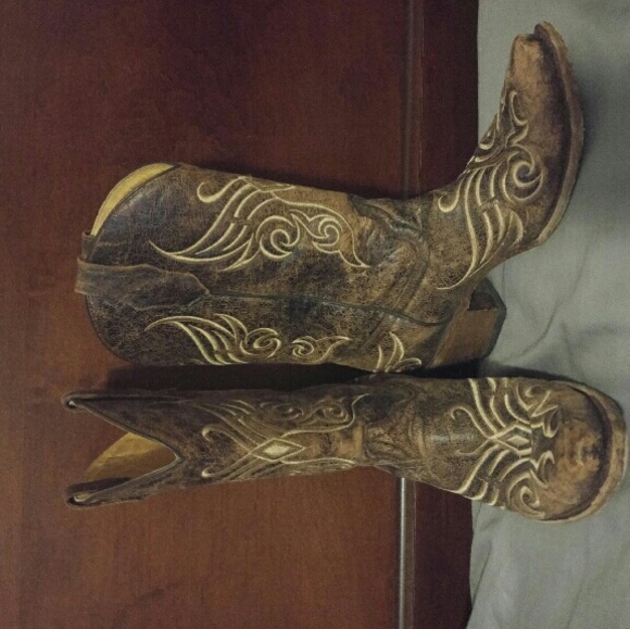 circle g
 Shoes - Women's boots size 9