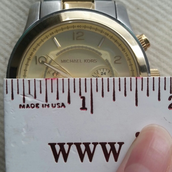 [SOLD] Michael Kors Runway Oversized Watch - Picture 4 of 4