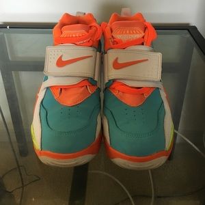 Nike Air Diamond Turf Sneakers. Velcro and lace.