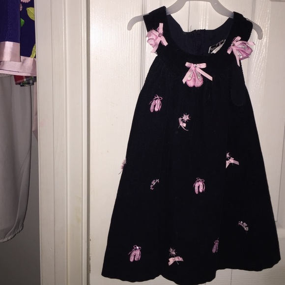 Girl's dress. Size 5 according to the tag