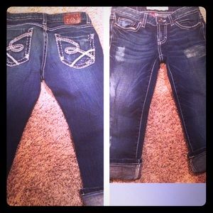 Cropped Capri buckle jeans
