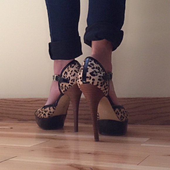 2 hr sale!Platform leopard Black and Tan heels - Picture 2 of 3