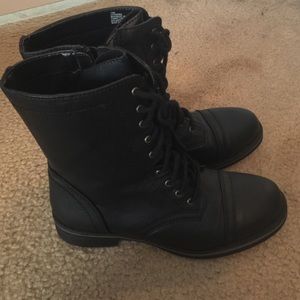Combat boots