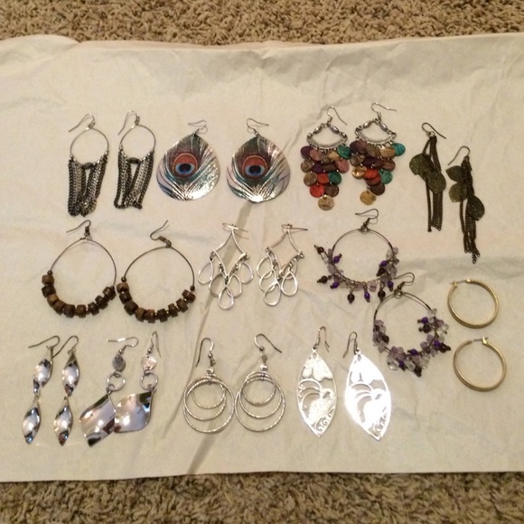 ❌SOLD IN BUNDLE❌Lot of 12 large earrings