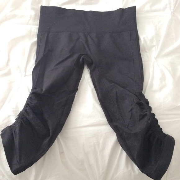 Lululemon In the Flow Crop, size 2