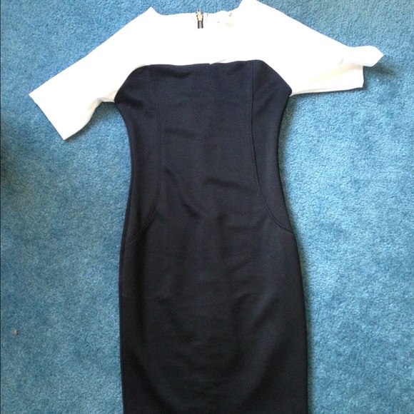 Formal dress - Picture 1 of 4