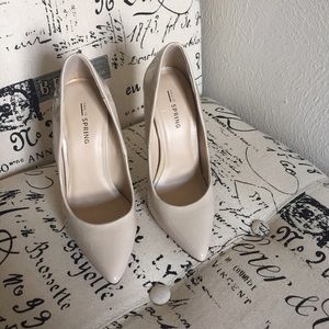 Pointed toe nude pumps