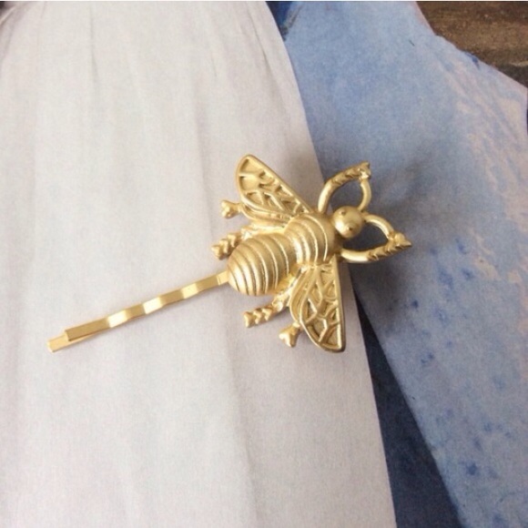 Accessories - "Charlotte" Honey Bee Gold Tone Hair Accessory Pin