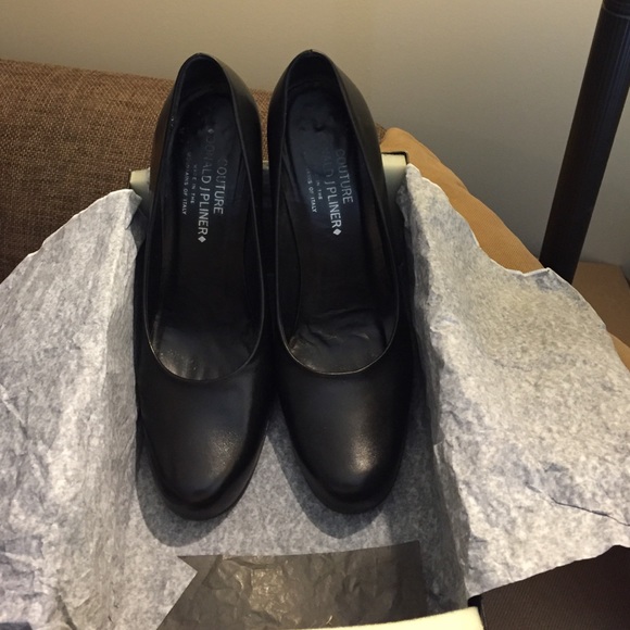 Black couture pumps