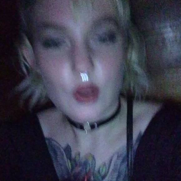 Meet your Posher, Emily - Picture 1 of 1