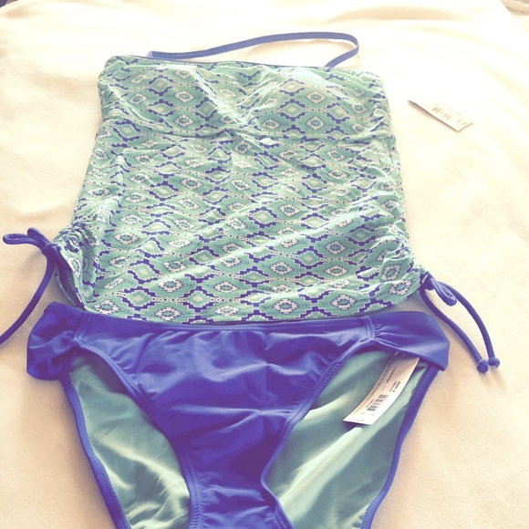 Size Large purple, green and white tankini