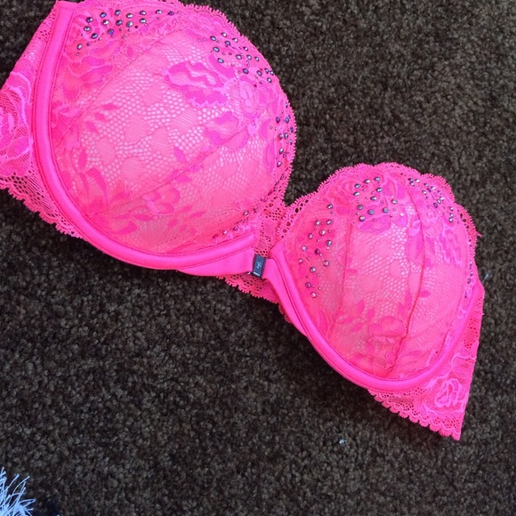 Victoria Secret Strapless Bra!