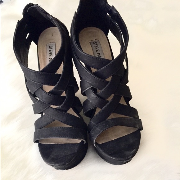 Steve Madden black wedges